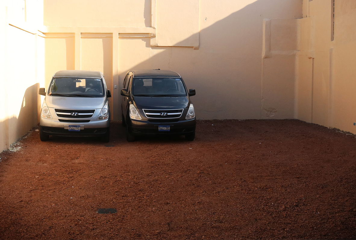 Parqueo Funeraria La Sagrada Familia